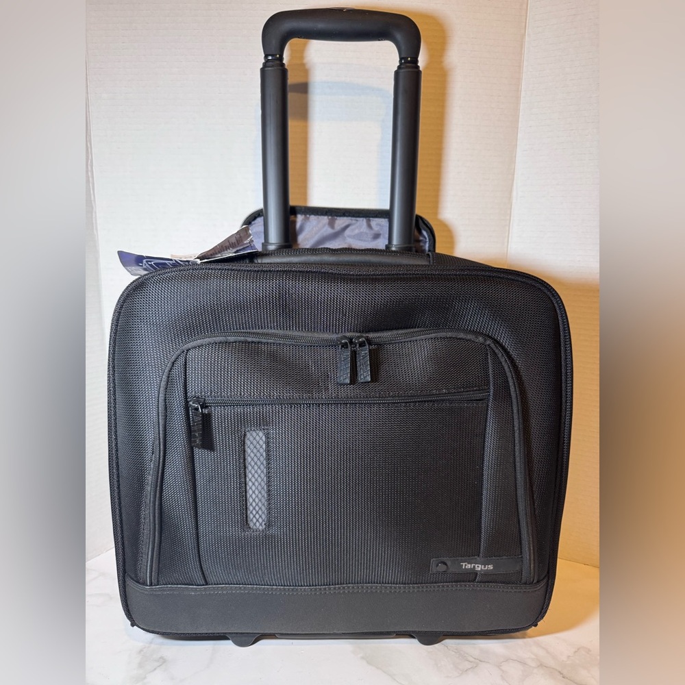Targus Revolution 15.6” Laptop Roller. New with Flaws